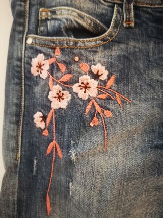 Pantalón vaquero. Guess