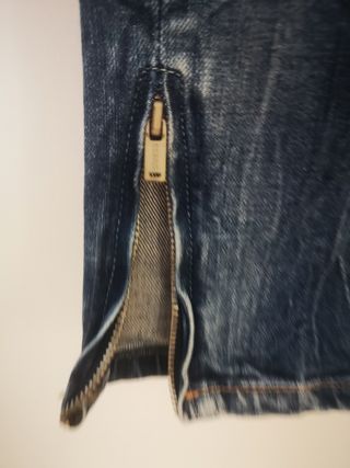 Pantalón vaquero. Guess