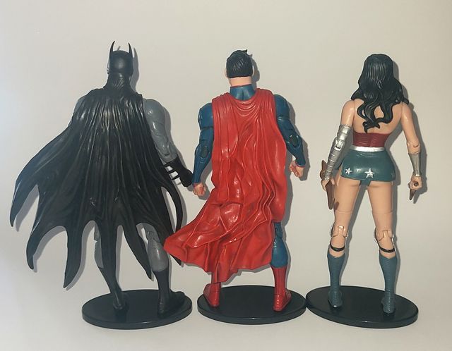 SUPERMAN, BATMAN Y WONDER WOMAN FIGURAS JAE LEE