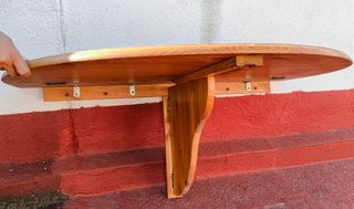 Mesa plegable rústica.