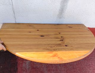 Mesa plegable rústica.