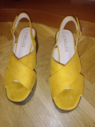 Sandalia con plataforma talla 38