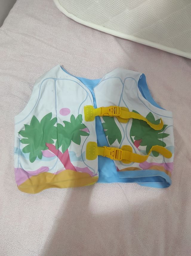 CHALECOS Y CINTURONES DE AGUA