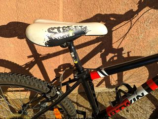 Bicicleta Rockrider 500 MTB roja y negra