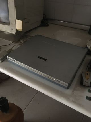 Portatil retro AIRIS