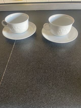 2 tazze e 2 piattini