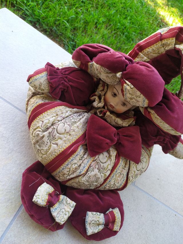 Bambola porcellana e velluto