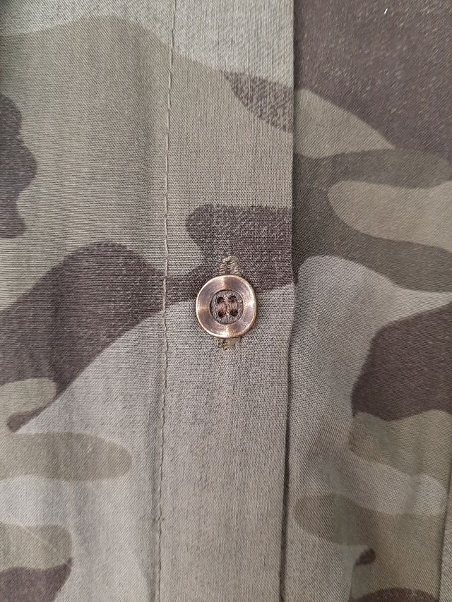 Camisa de camuflaje con mangas ajustable