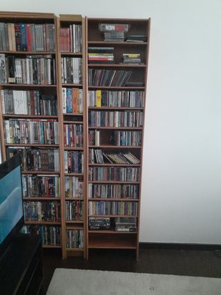 3 Estantes para CD e DVD.