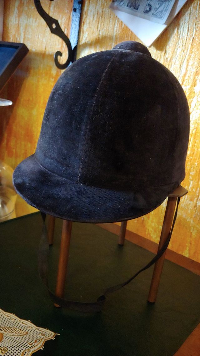 Antiguos cascos ingleses de Hípica