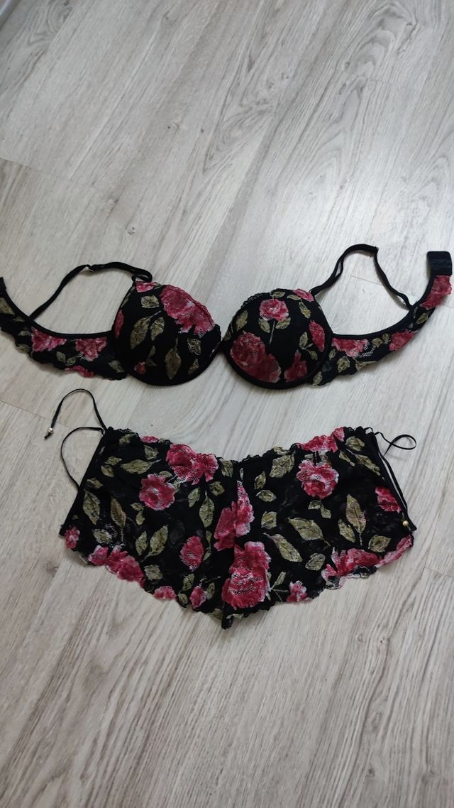 LENCERÍA SEXY SUJETADOR+MINIFALDA