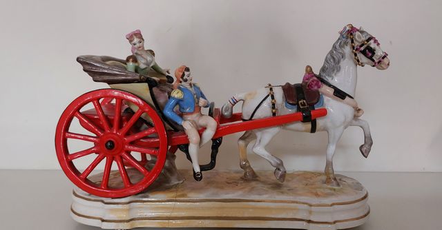 Porcelana carro caballo y goyescos