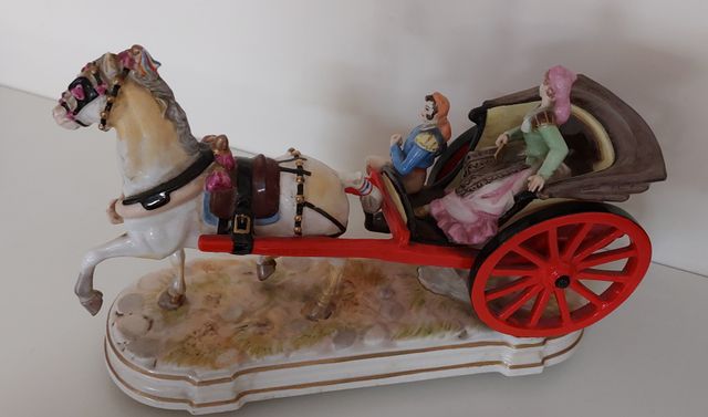 Porcelana carro caballo y goyescos