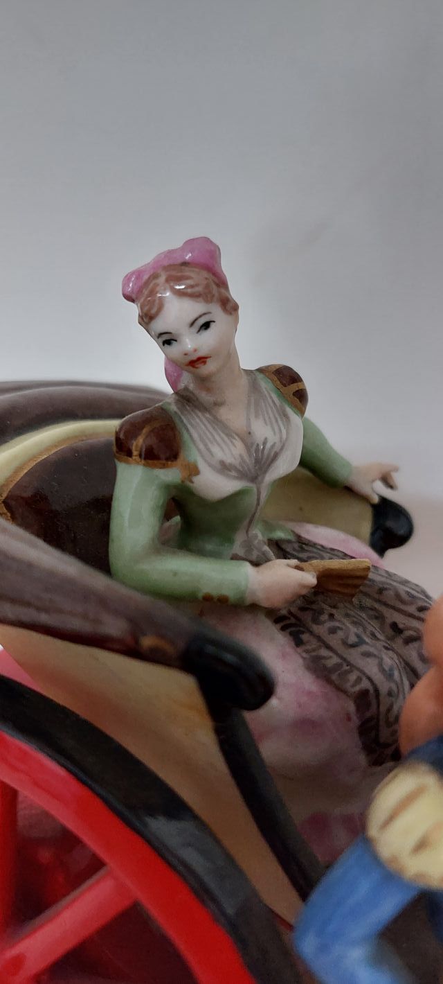 Porcelana carro caballo y goyescos