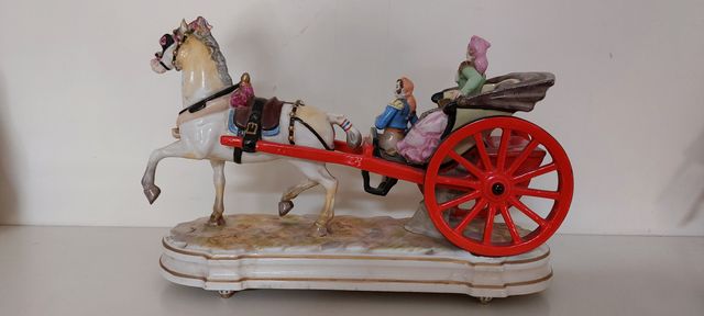 Porcelana carro caballo y goyescos