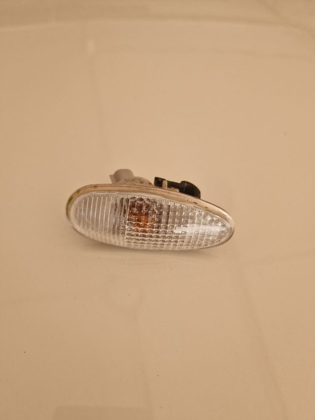 Intermitencia aleta izq Peugeot iOn