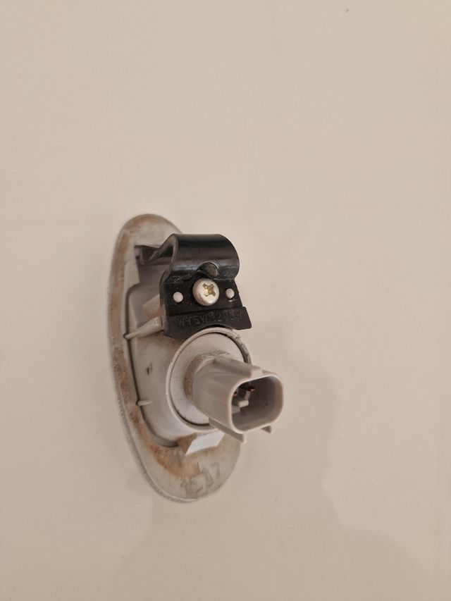 Intermitencia aleta izq Peugeot iOn