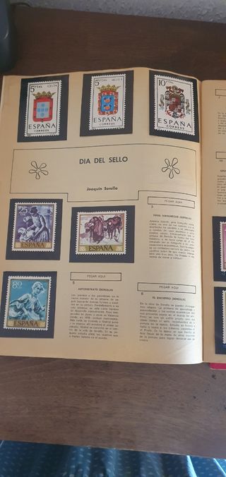 Album cromos de sellos azul.