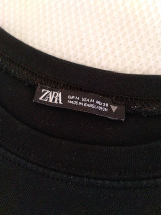 Vestido tipo camiseta negro Zara