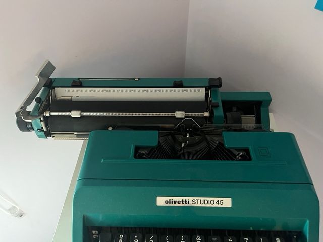 Maquina de escribir. olivetti studio 45