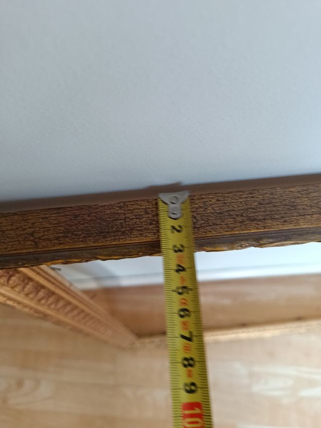 Moldura em madeira dourada