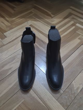 Botín negro caña media 