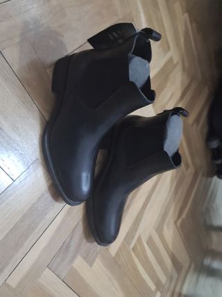 Botín negro caña media 