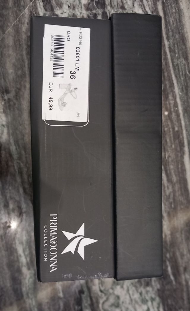 Sandali oro nr 36. Prima donna.