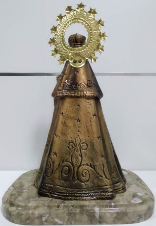 Figura de bronce de la Virgen de Sonsoles