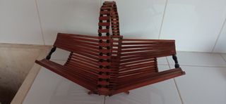 Frutero de madera con patas 