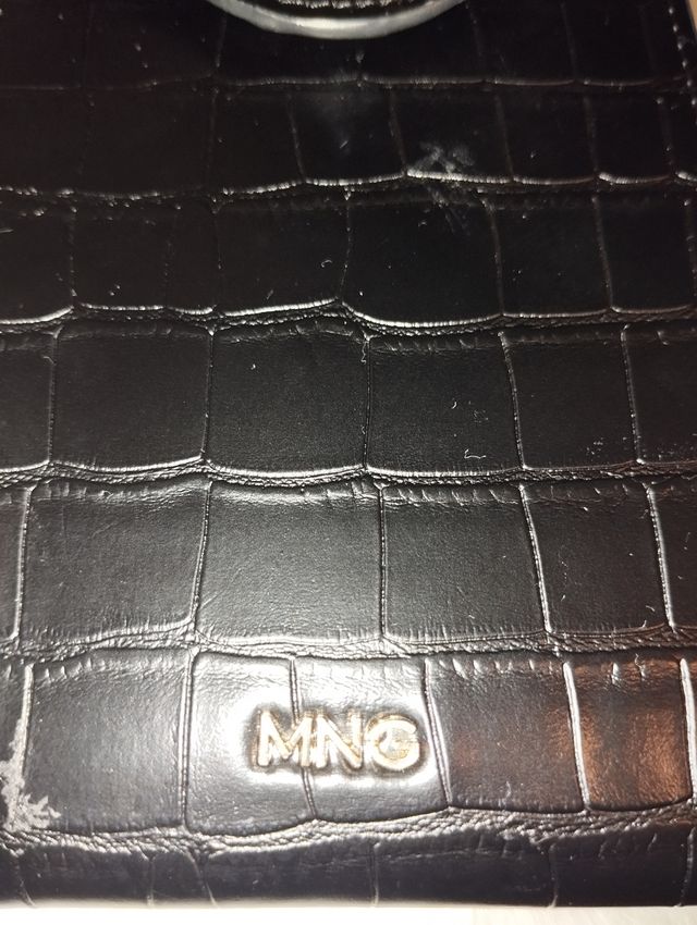 Bolsito mango con cadena dorada