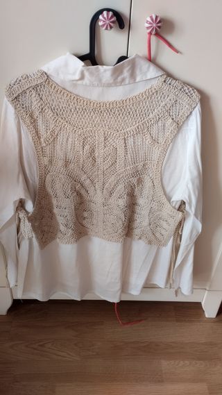 Camisa con chaleco incorporado 