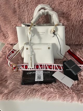 Bolso emporio armani vale 260€ en el corte inglés