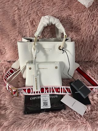 Bolso emporio armani vale 260€ en el corte inglés