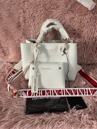 Bolso emporio armani vale 260€ en el corte inglés