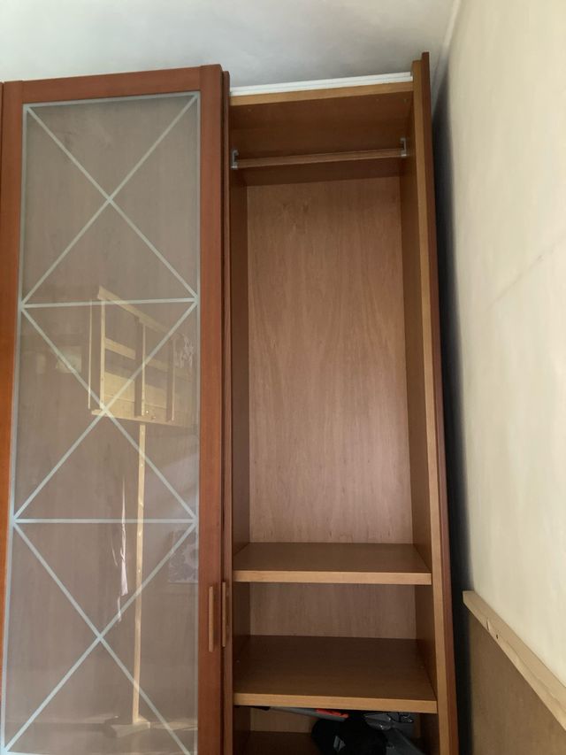 Armadio in legno a 4 ante scorrevoli