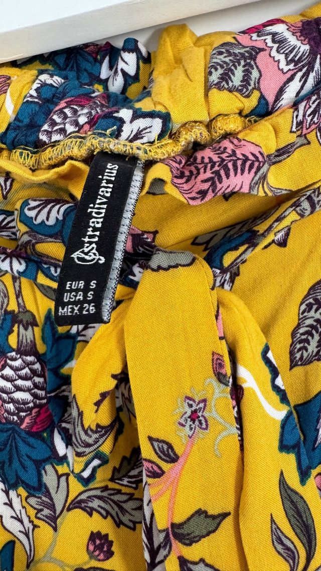 Pantalón fluido. Talla S. Stradivarius