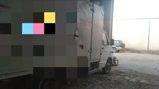 Camión con plataforma elevadora