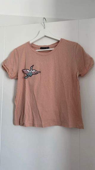 Camiseta parche. Talla M. Bershka
