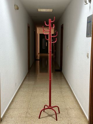 Perchero metálico de suelo 4 patas