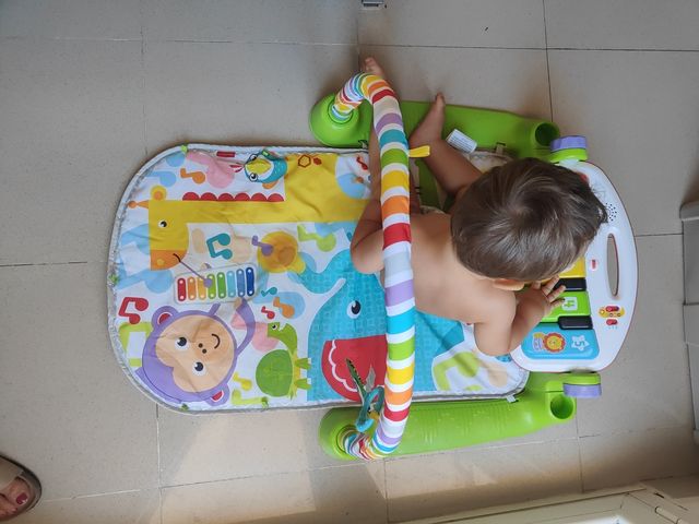 Ejercicios manta musical piano Fisher price