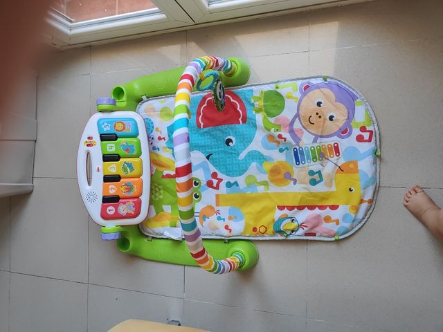 Ejercicios manta musical piano Fisher price