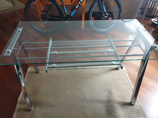 Mesa ordenador cristal y acero