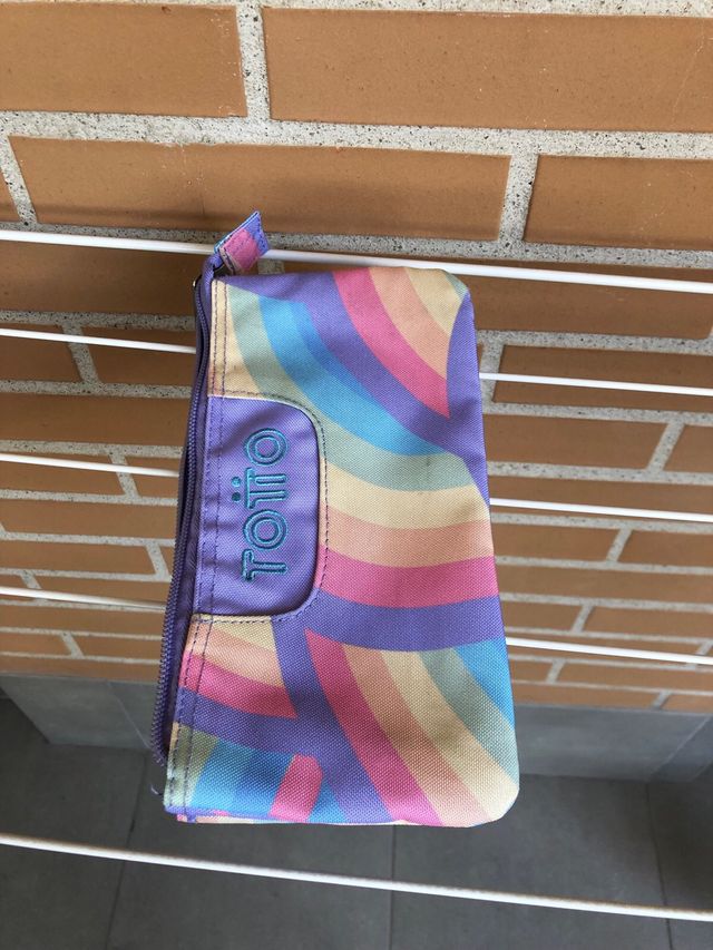 Mochila Totto + estuche. 