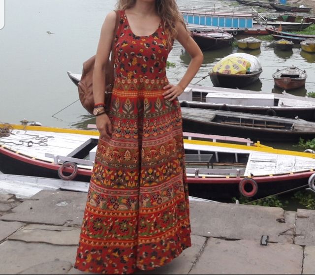 Vestido colorido hecho a mano en India