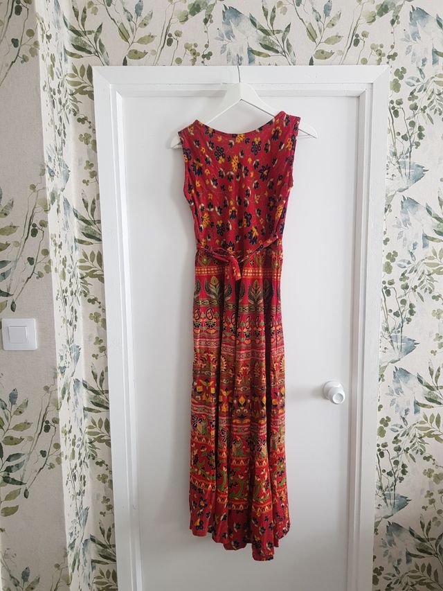Vestido colorido hecho a mano en India