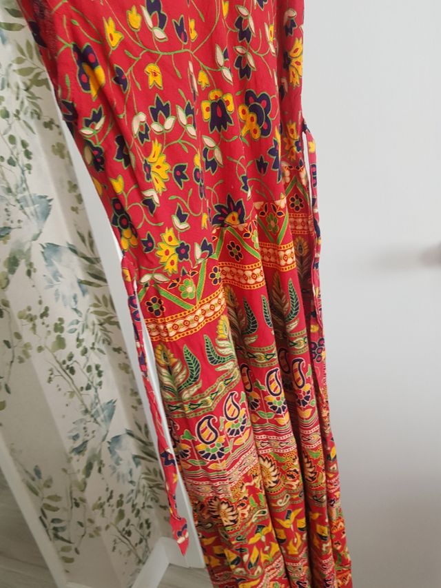 Vestido colorido hecho a mano en India