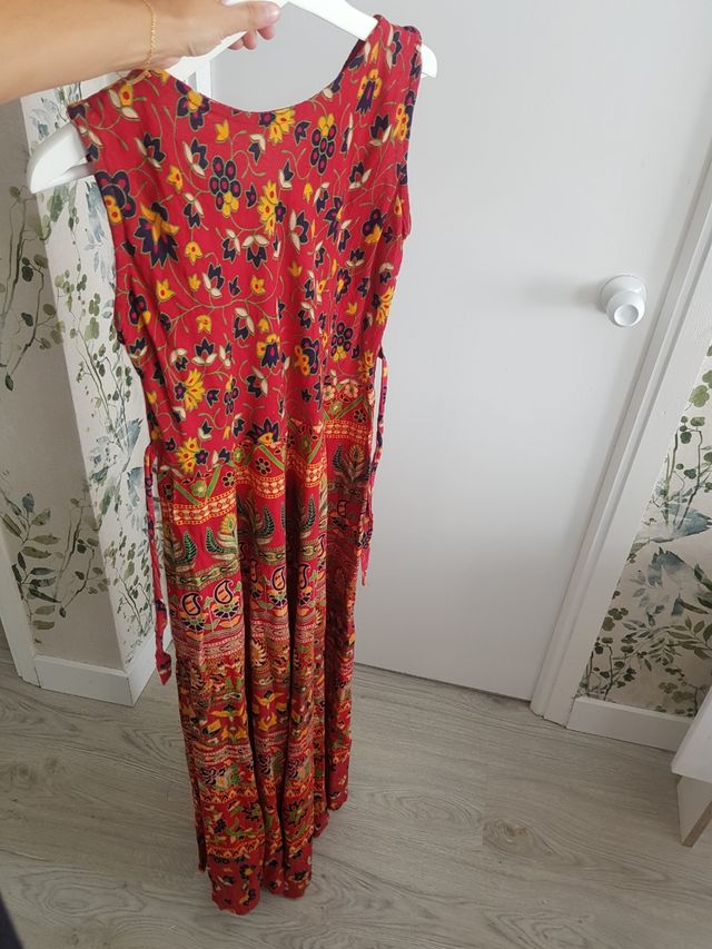 Vestido colorido hecho a mano en India