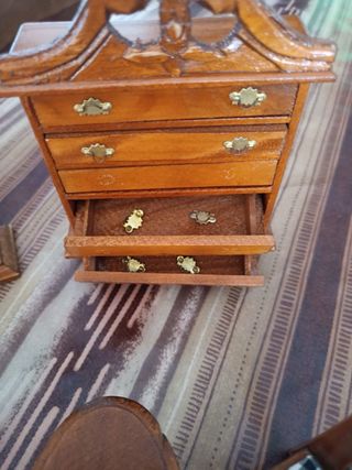 Oggetti fatti e pitturati a mano