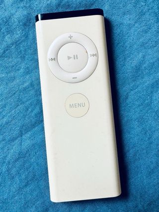 Apple Remote A1156 – Perfecto Estado